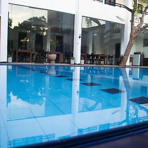 Woodnest Windmill Hotel Negombo